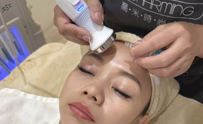 水飛梭負離子導入精華，無痛微震頻滲透保濕修護成分