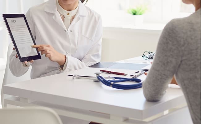 淨白牙齒療程前諮詢，了解需求與口腔狀況